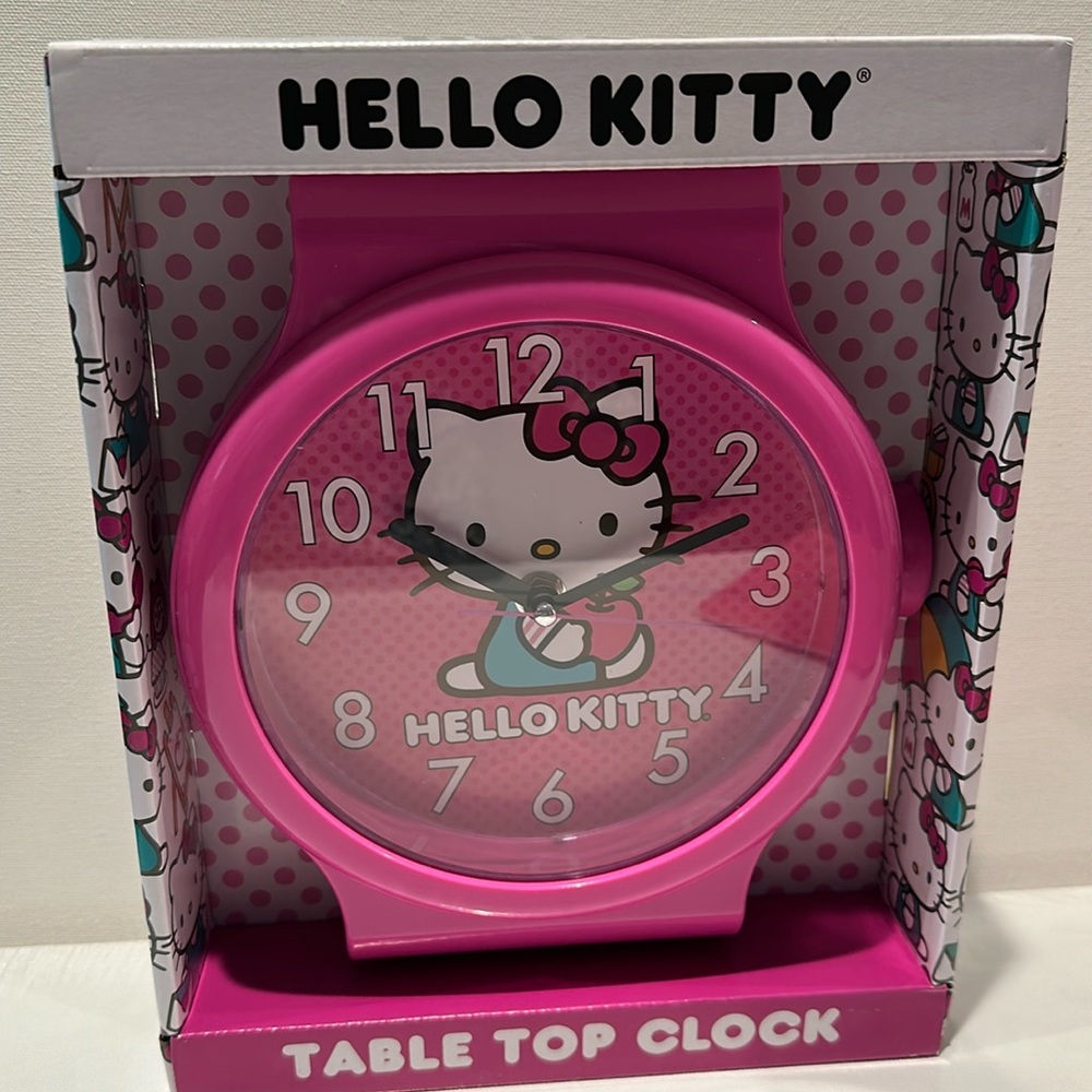 Hello Kitty Table Top Analog Display Clock. 1 AA Battery not included.